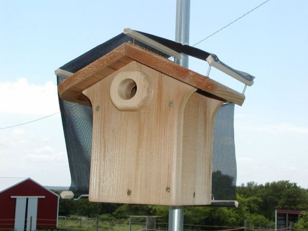 Front of nestbox with heat shield